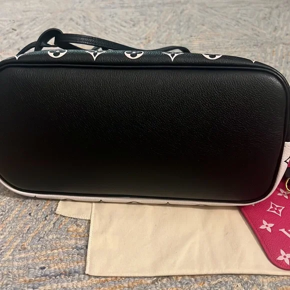 Louis Vuitton Black and White Leather Limited Edition Neverfull Tote Bag - Picture 12 of 13